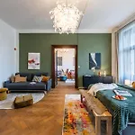Days - With Parking In New Town Praga