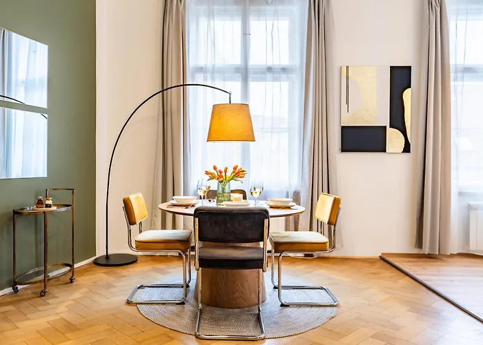 Days - With Parking In New Town Appartement