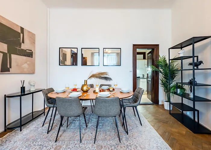 Days - With Parking In New Town Appartement