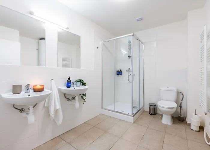 Days - With Parking In New Town Appartement Prague