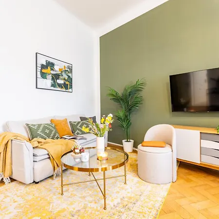 Days - With Parking In New Town Apartman *