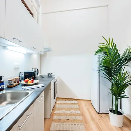 Days - With Parking In New Town Apartman